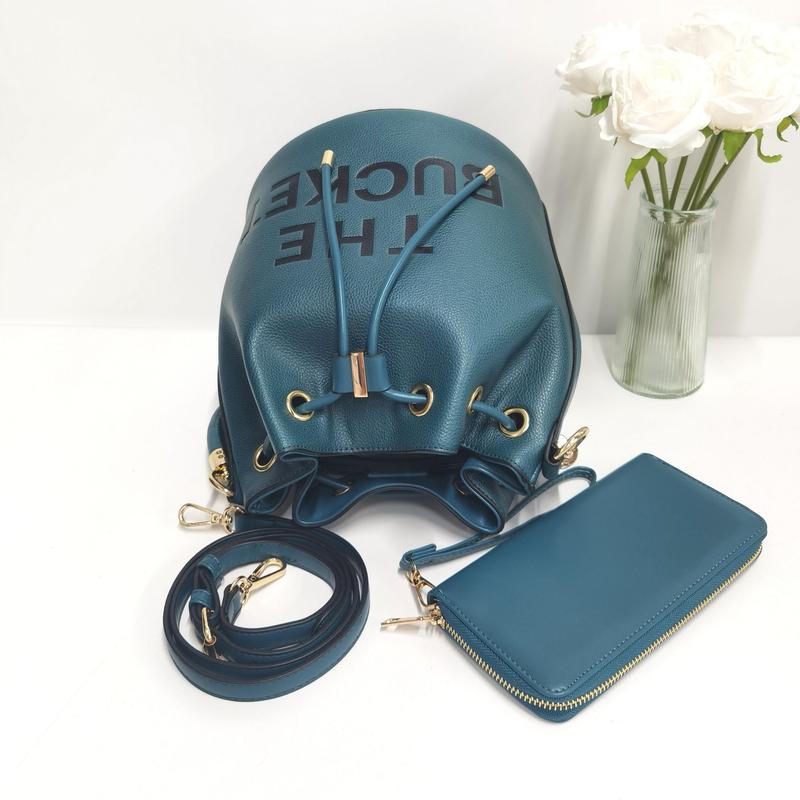 E68-New women's large-capacity handbag solid color letter print crossbody bag drawstring pleated bucket bag