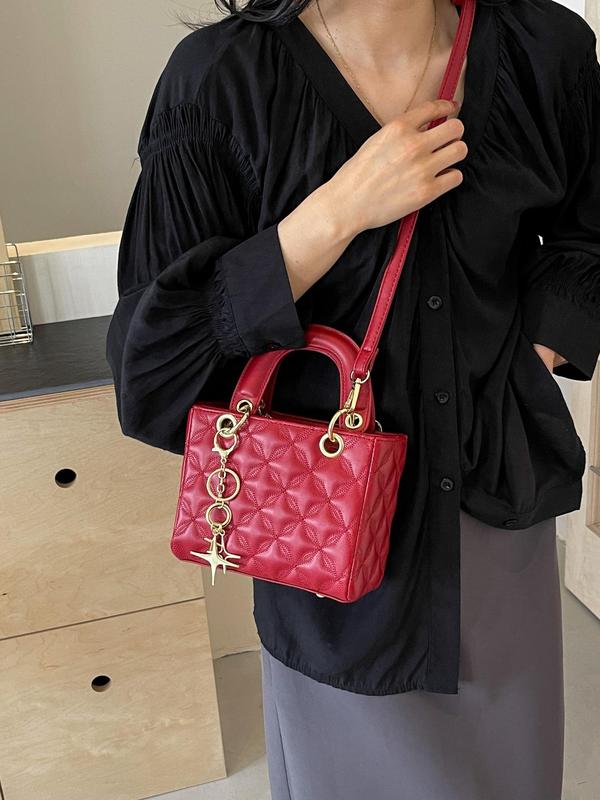 Women's Elegant Quilted Chain Decorated Handbag, Fashionable Solid Color Shoulder Bag with Charm for Daily Used, Casual Trendy Versatile High-quality Daily Commuting Bag