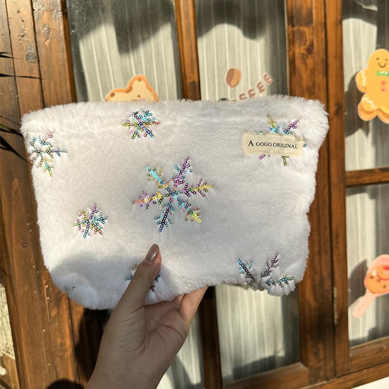 Petit Secret Fluffy Christmas makeup bags, thickened snowflake and Christmas tree gift bags, and portable storage bags for skincare products as gifts.