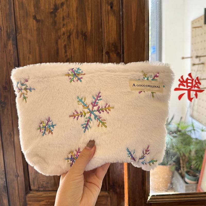 Petit Secret Fluffy Christmas makeup bags, thickened snowflake and Christmas tree gift bags, and portable storage bags for skincare products as gifts.