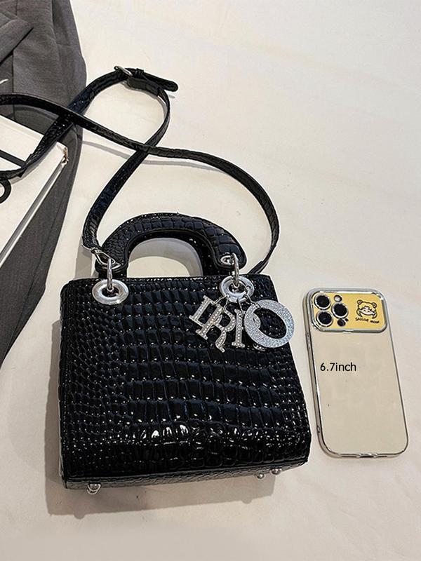 Women's Fashionable Crocodile Embossed Handbag with Letter Charm, Casual Trendy Versatile High-quality Daily Commuting Bag