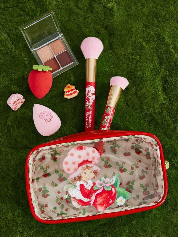 Strawberry Shortcake Cartoon Character & Strawberry Pattern Transparent Square Cosmetic Bag – Stylish Organizer for Makeup and Beauty Essentials, Perfect for Strawberry Lovers