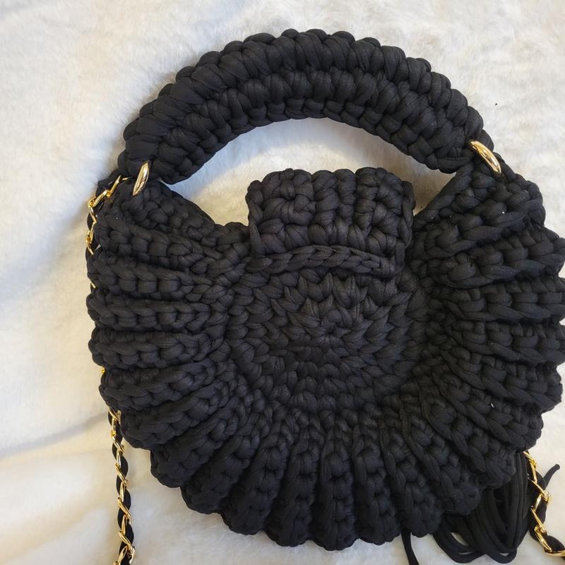 Black round bag