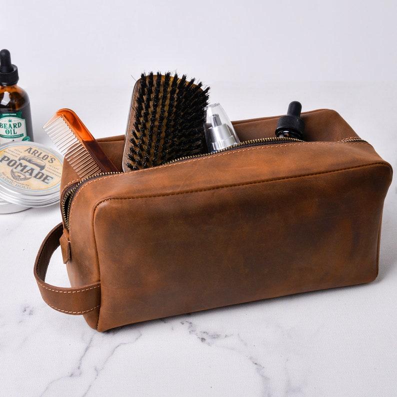 Personalized Leather Toiletry Bag, Anniversary Gift for him, Dopp Kit Men, Personalized Groomsmen gift, gifts for dad, Customized Gift man