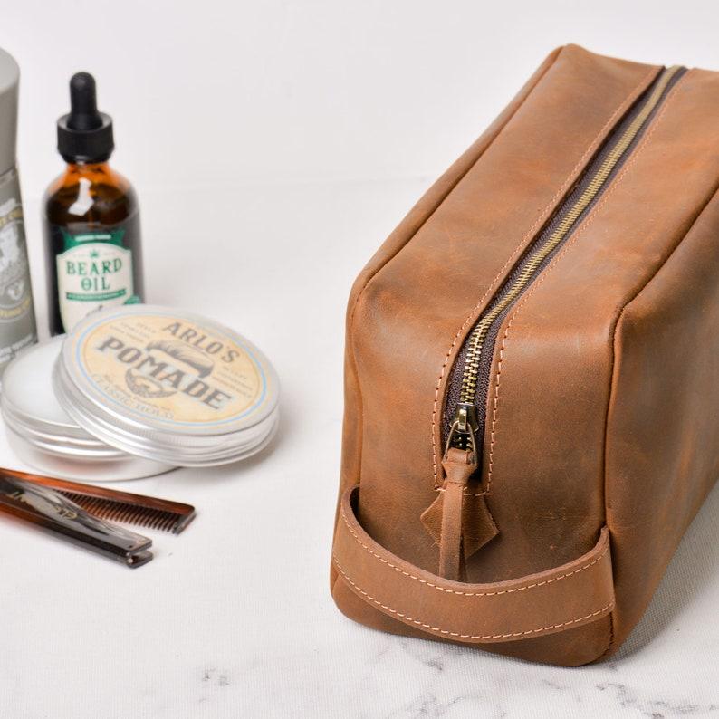 Personalized Leather Toiletry Bag, Anniversary Gift for him, Dopp Kit Men, Personalized Groomsmen gift, gifts for dad, Customized Gift man