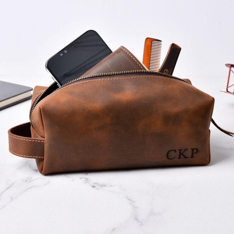 Personalized Leather Toiletry Bag, Anniversary Gift for him, Dopp Kit Men, Personalized Groomsmen gift, gifts for dad, Customized Gift man