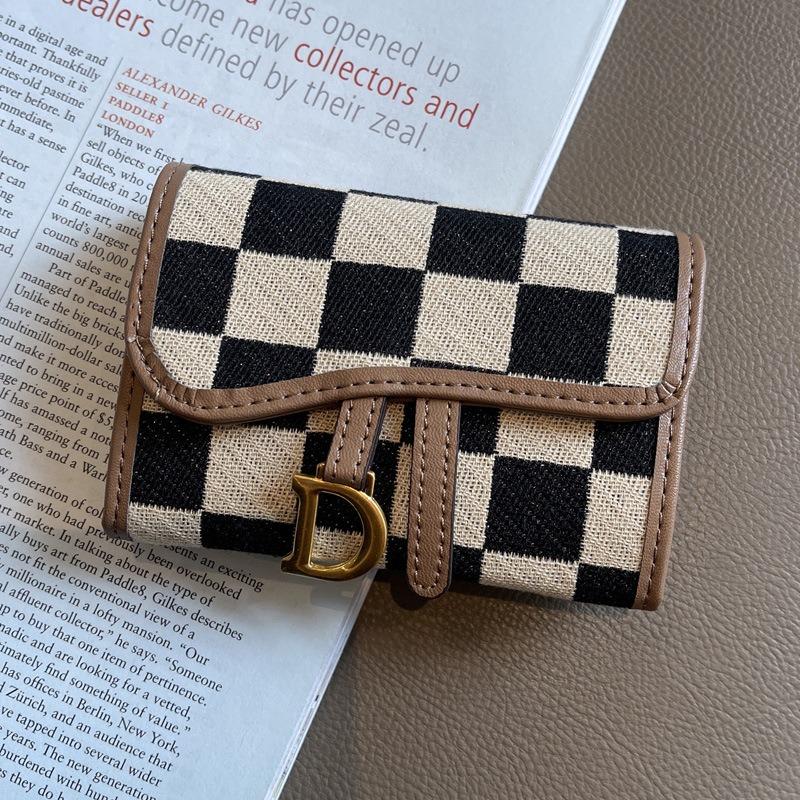 Women's Checkerboard Pattern D Letter Design Card Holder - Elegant Short Wallet for All Occasions