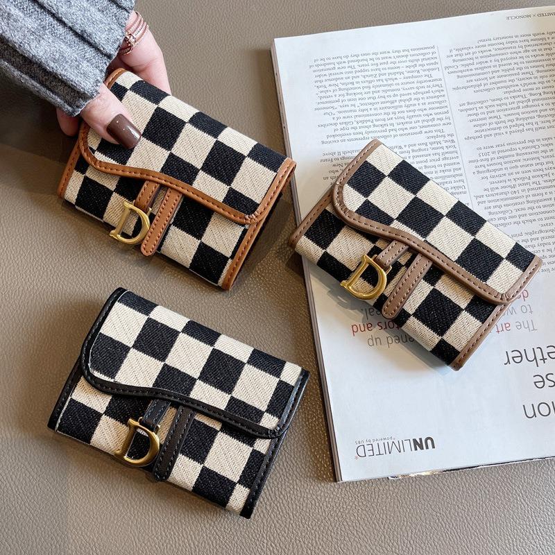 Women's Checkerboard Pattern D Letter Design Card Holder - Elegant Short Wallet for All Occasions