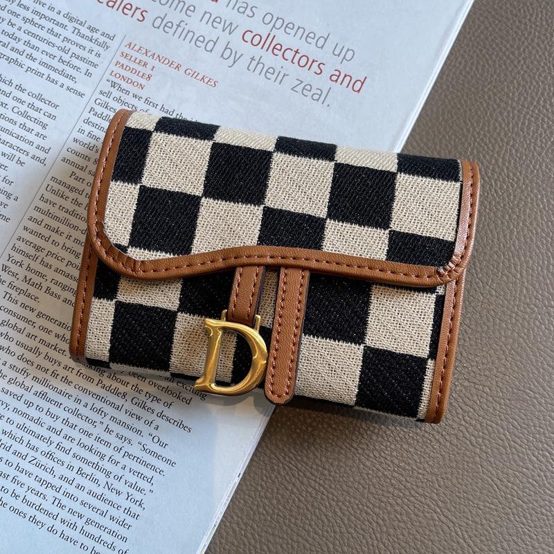 Women's Checkerboard Pattern D Letter Design Card Holder - Elegant Short Wallet for All Occasions